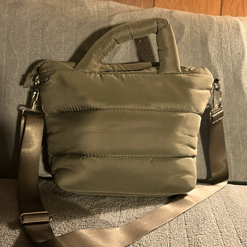 Wilo The Label Puffer Bag - Picture 2 of 4